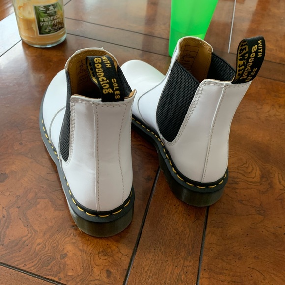 White Chelsea dr martens - Picture 3 of 4